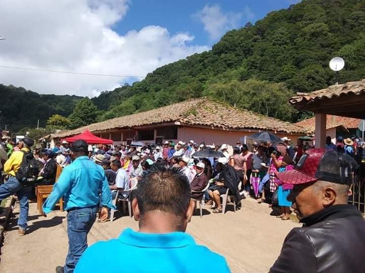 Cabildo abierto en municipio de Gajiquiro , La Paz.